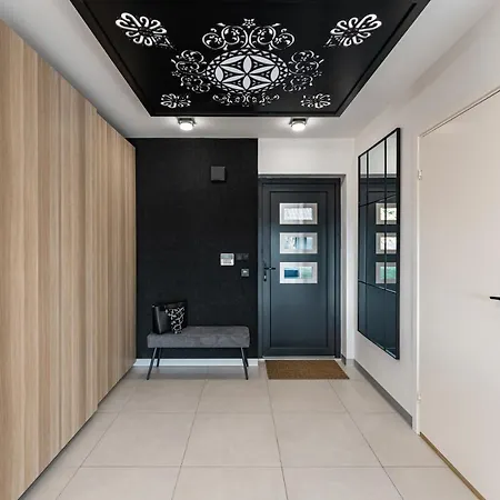 Dom Nad Zalewem ヴィラ チョルシュティン